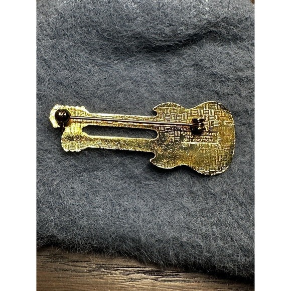 Hard Rock Cafe Gibson SG Double Neck HRC Pin Chicago Bar Clasp 3LT Weave Back - Picture 2 of 3